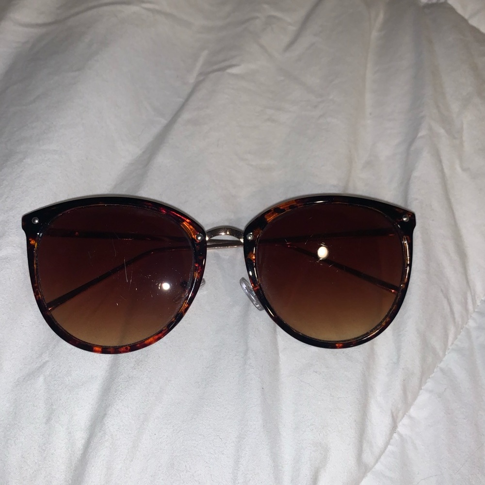 𝙵𝚛𝚊𝚗𝚌𝚎𝚜𝚌𝚊’𝚜 𝚂𝚞𝚗𝚐𝚕𝚊𝚜𝚜𝚎𝚜☀︎︎